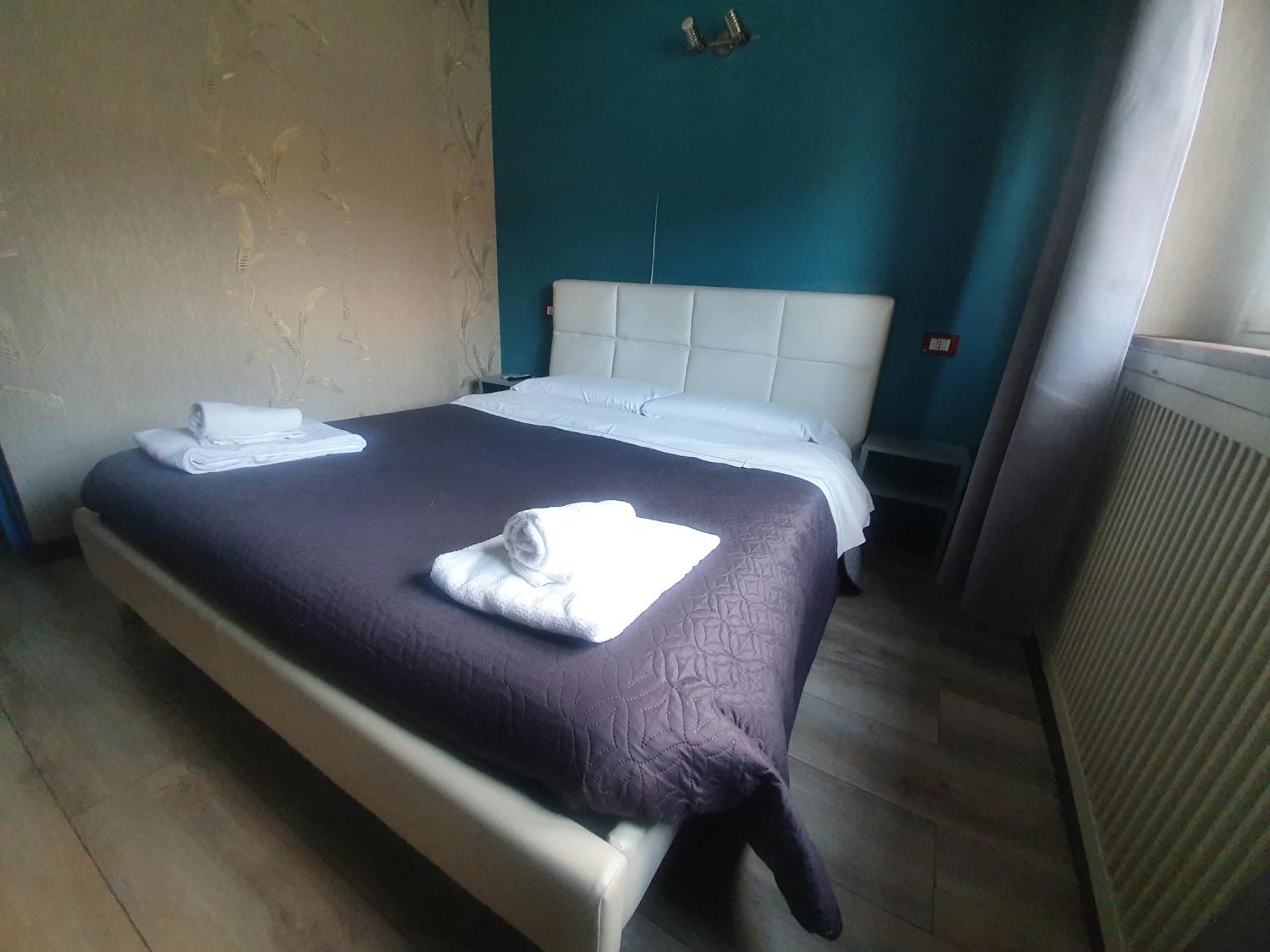 Отель Sira House Milano Экстерьер фото