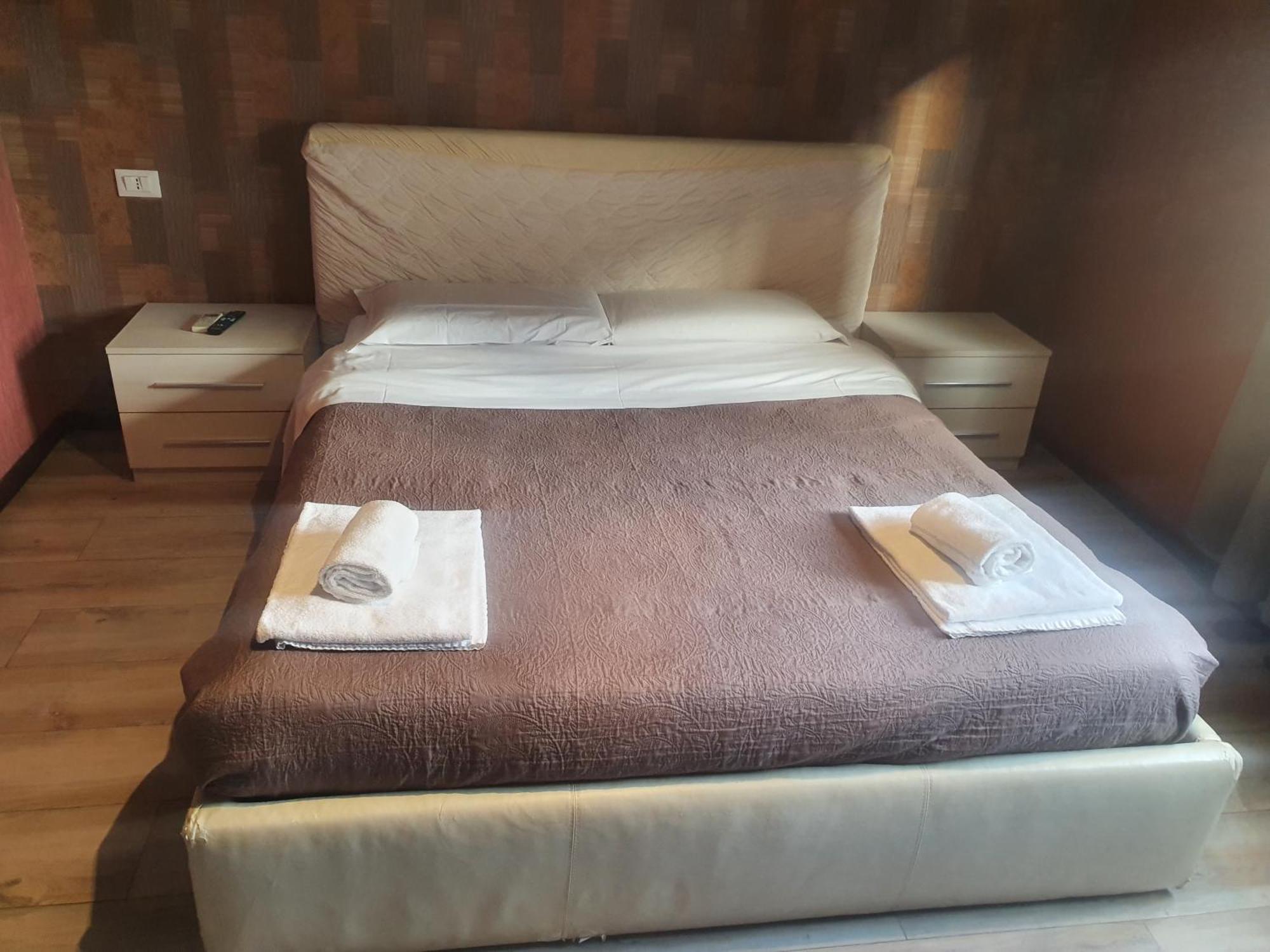 Отель Sira House Milano Экстерьер фото