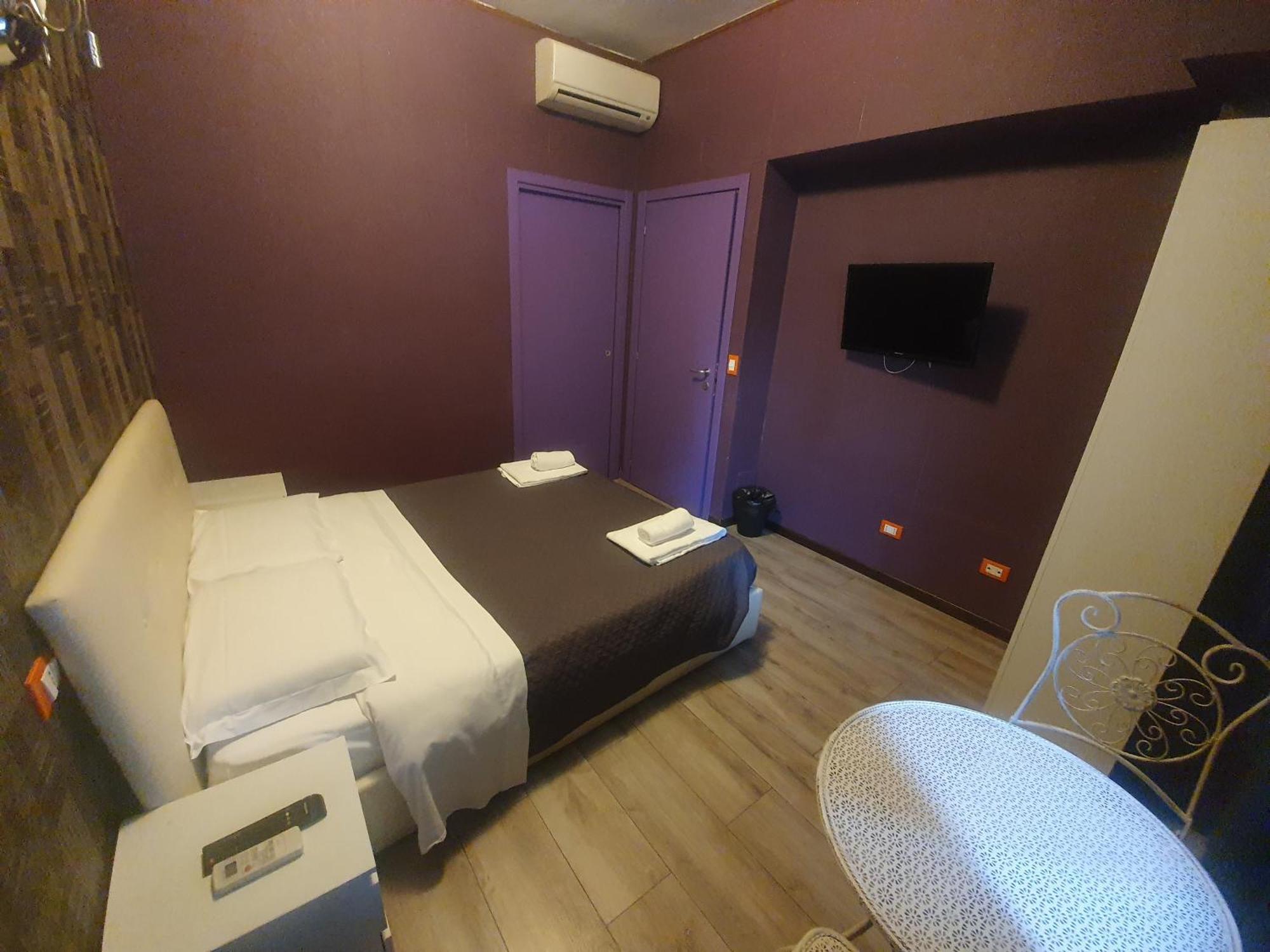 Отель Sira House Milano Экстерьер фото