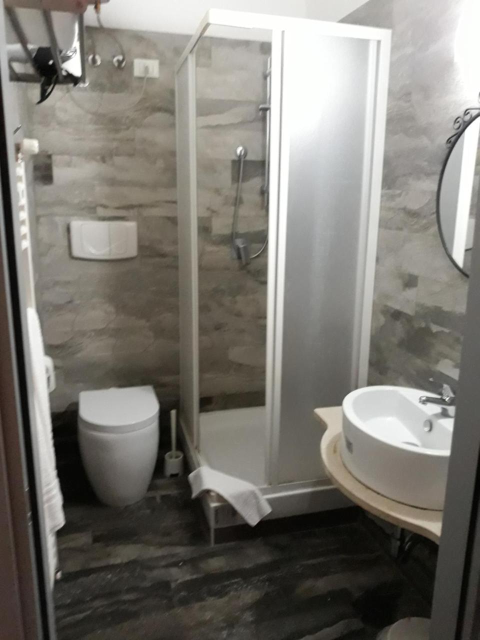 Отель Sira House Milano Экстерьер фото