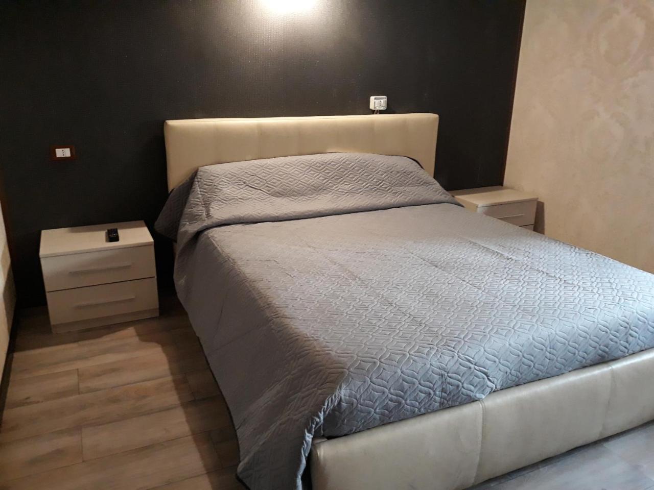 Отель Sira House Milano Экстерьер фото