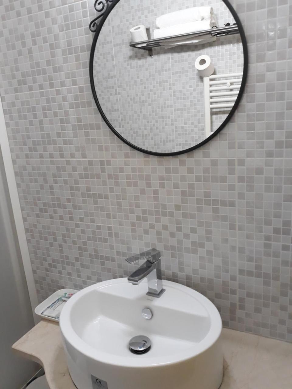 Отель Sira House Milano Экстерьер фото