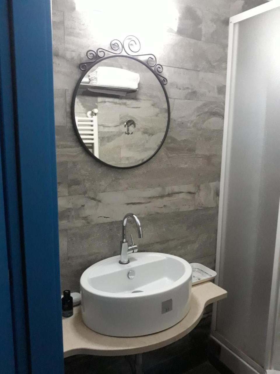 Отель Sira House Milano Экстерьер фото